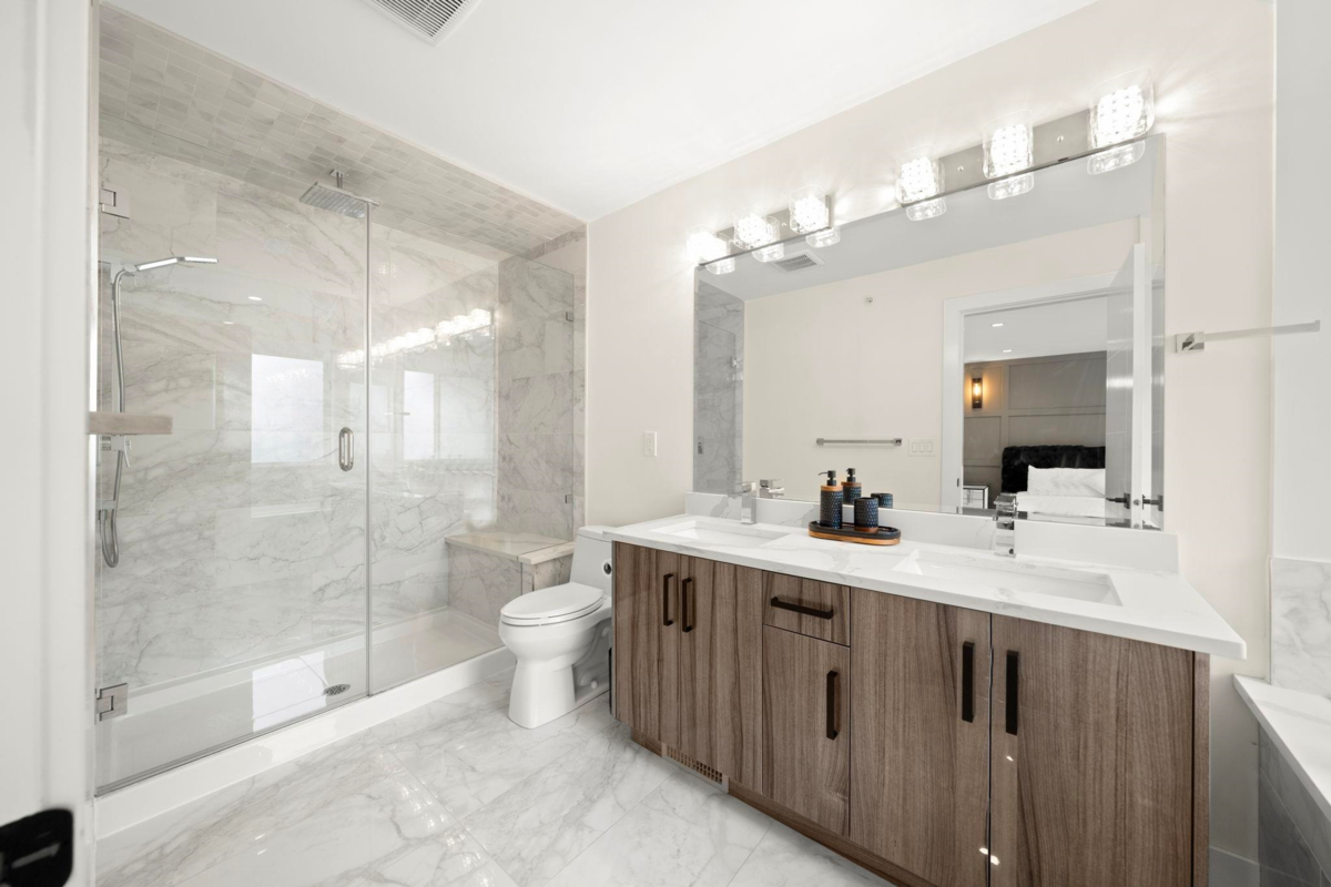 Guest Bathroom Photo of 11042 240 Street, Maple Ridge, BC