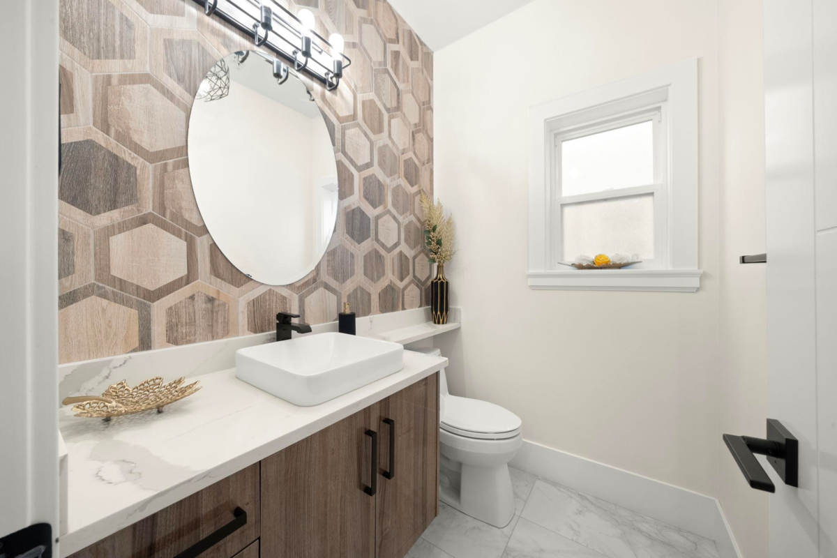 Laundry Room Photo of 11042 240 Street, Maple Ridge, BC