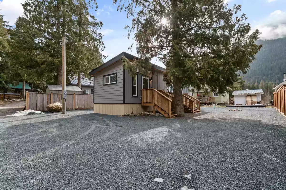 Entry Foyer Photo of H113 Strawberry Lane, Sunshine Valley, BC