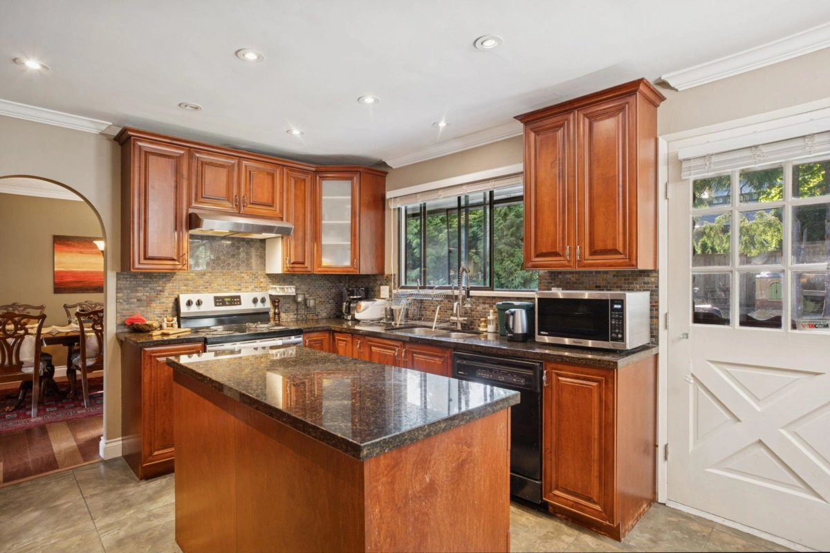 Primary Bathroom Photo of 7730 Stanley Street, Burnaby, BC