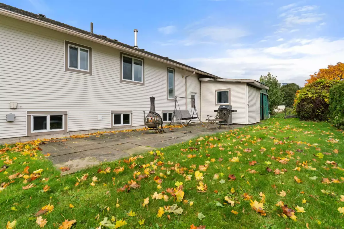 Family Room Photo of 39965 No. 5 Road, Abbotsford, BC