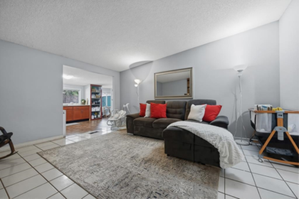 Kitchen Photo of 12337 98 Avenue, Surrey, BC