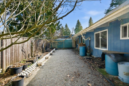 Mudroom Photo of 12337 98 Avenue, Surrey, BC