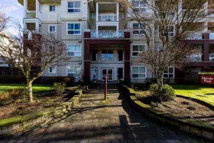 Swimming Pool Photo of 118 8068 120a Street, Surrey, BC