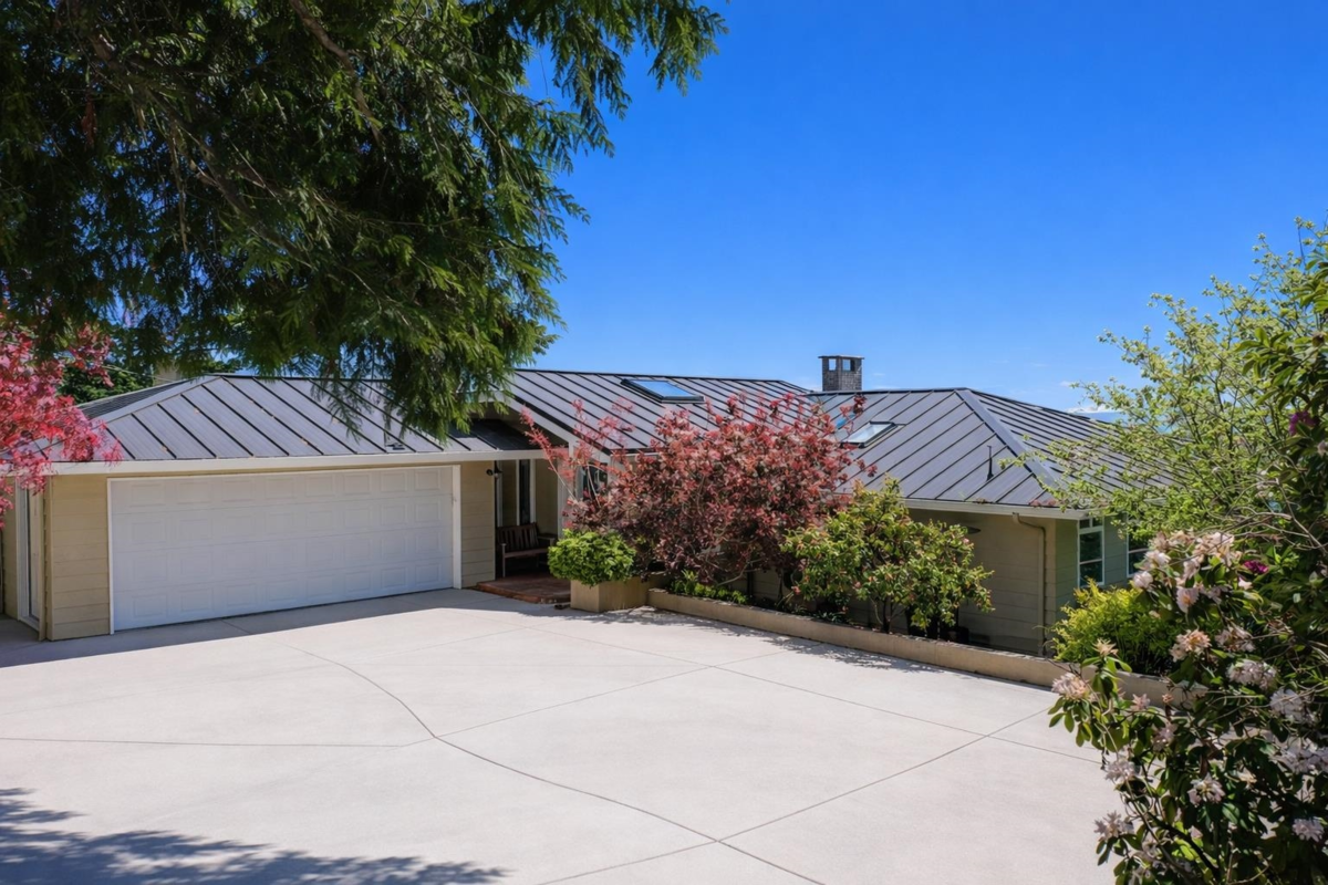 Family Room Photo of 5951 Sunshine Coast Highway, Sechelt, BC