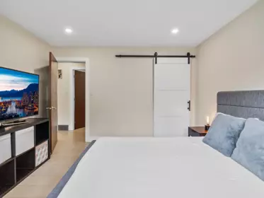 Basement Recreation Room Photo of 34889 High Drive, Abbotsford, BC
