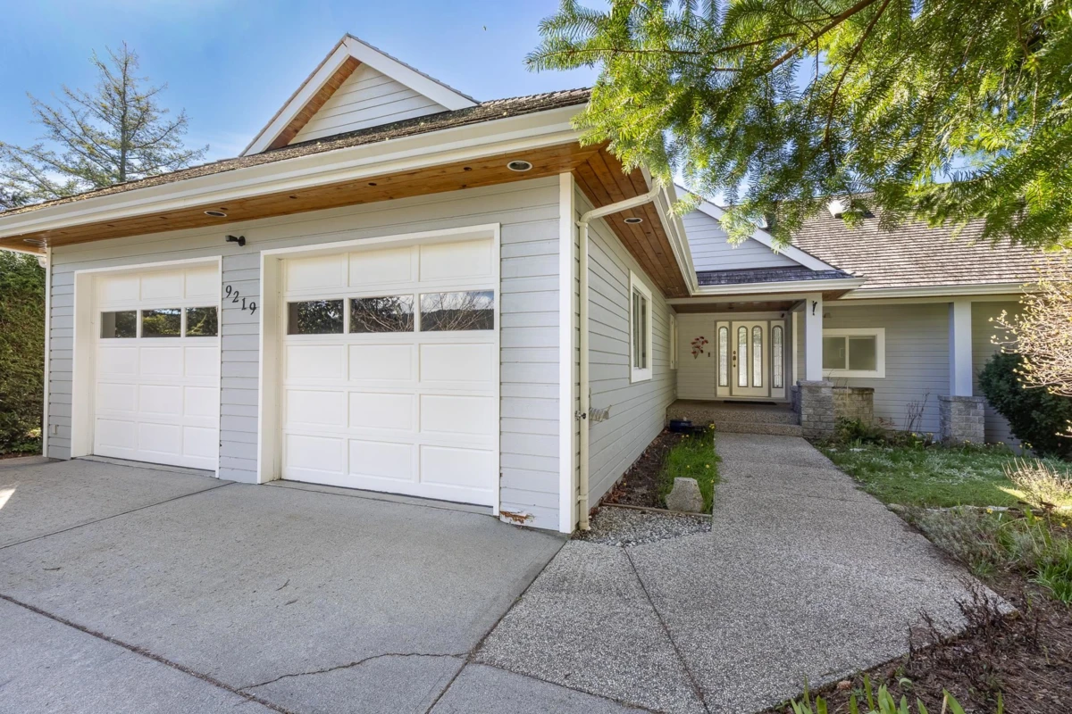 Family Room Photo of 9219 Regal Road, Halfmoon Bay, BC