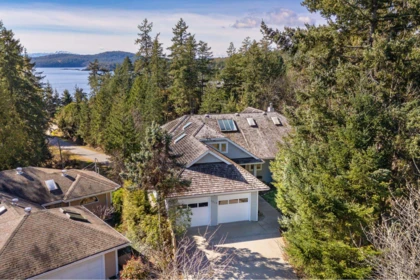 9219 Regal Road, Halfmoon Bay, BC, Halfmoon Bay — Single Family Residence for sale