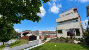1 2915 E 5th Avenue, Vancouver, BC