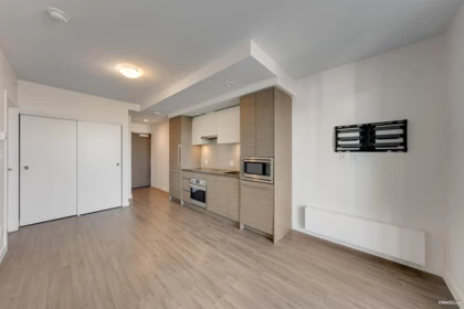 2806 13615 Fraser Highway, Surrey, BC, Surrey — Apartment/Condo for sale
