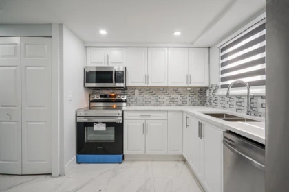 Kitchen Island Photo of 32384 Brant Avenue, Mission, BC