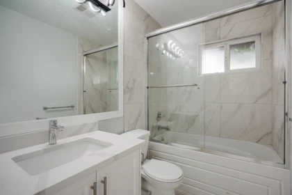 Primary Bathroom Photo of 32384 Brant Avenue, Mission, BC
