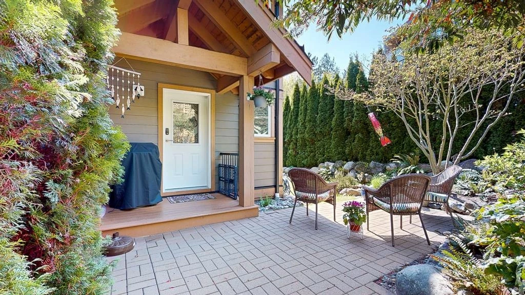 Family Room Photo of 1 728 Gibsons Way, Gibsons, BC