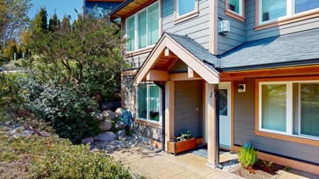 Garage Interior Photo of 1 728 Gibsons Way, Gibsons, BC