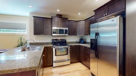Kitchen Photo of 1 728 Gibsons Way, Gibsons, BC