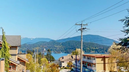 Office / Den Photo of 1 728 Gibsons Way, Gibsons, BC
