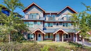 1 728 Gibsons Way, Gibsons, BC