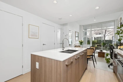 Kitchen Island Photo of 328 2220 Kingsway Street, Vancouver, BC