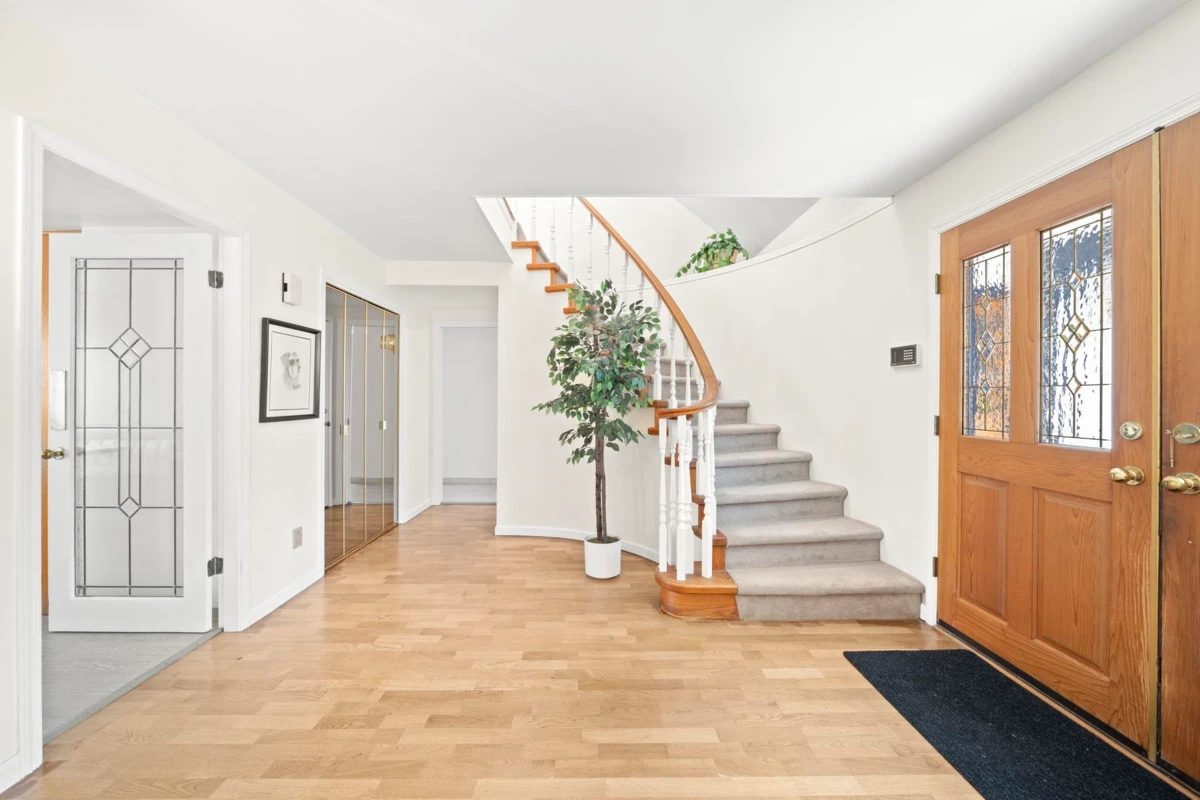 Dining Area Photo of 600 Clearwater Way, Coquitlam, BC