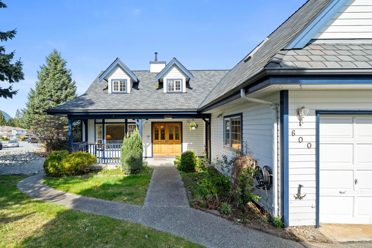 Family Room Photo of 600 Clearwater Way, Coquitlam, BC