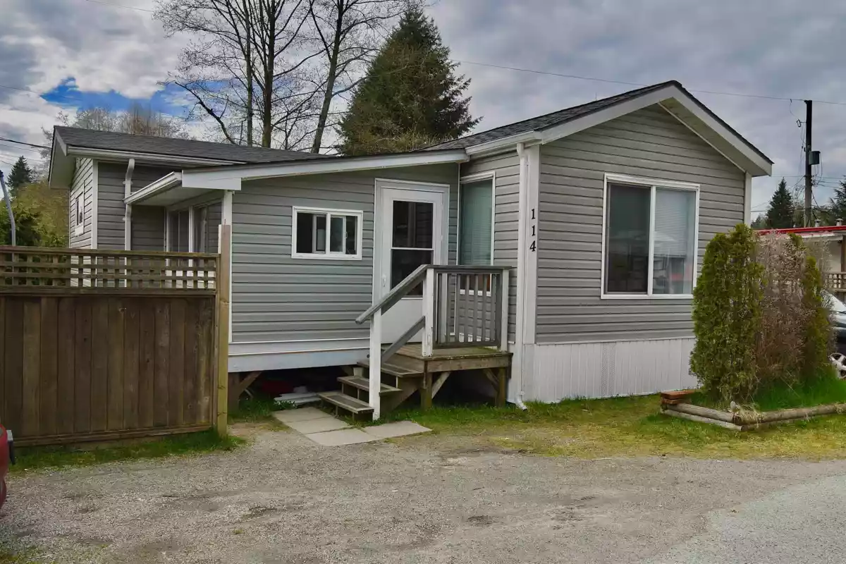 Exterior Front Photo of 114 1413 Sunshine Coast Highway, Gibsons, BC