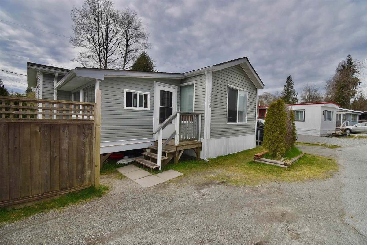 Family Room Photo of 114 1413 Sunshine Coast Highway, Gibsons, BC