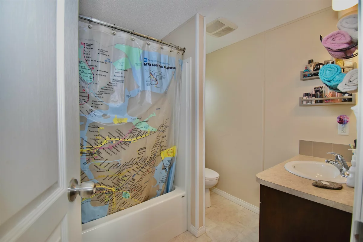 Guest Bathroom Photo of 114 1413 Sunshine Coast Highway, Gibsons, BC