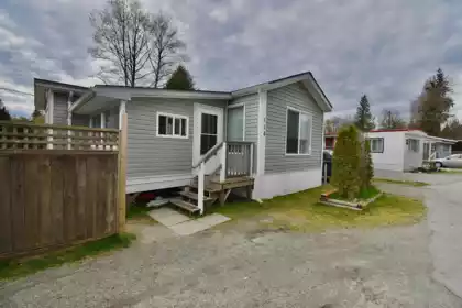 Family Room Photo of 114 1413 Sunshine Coast Highway, Gibsons, BC