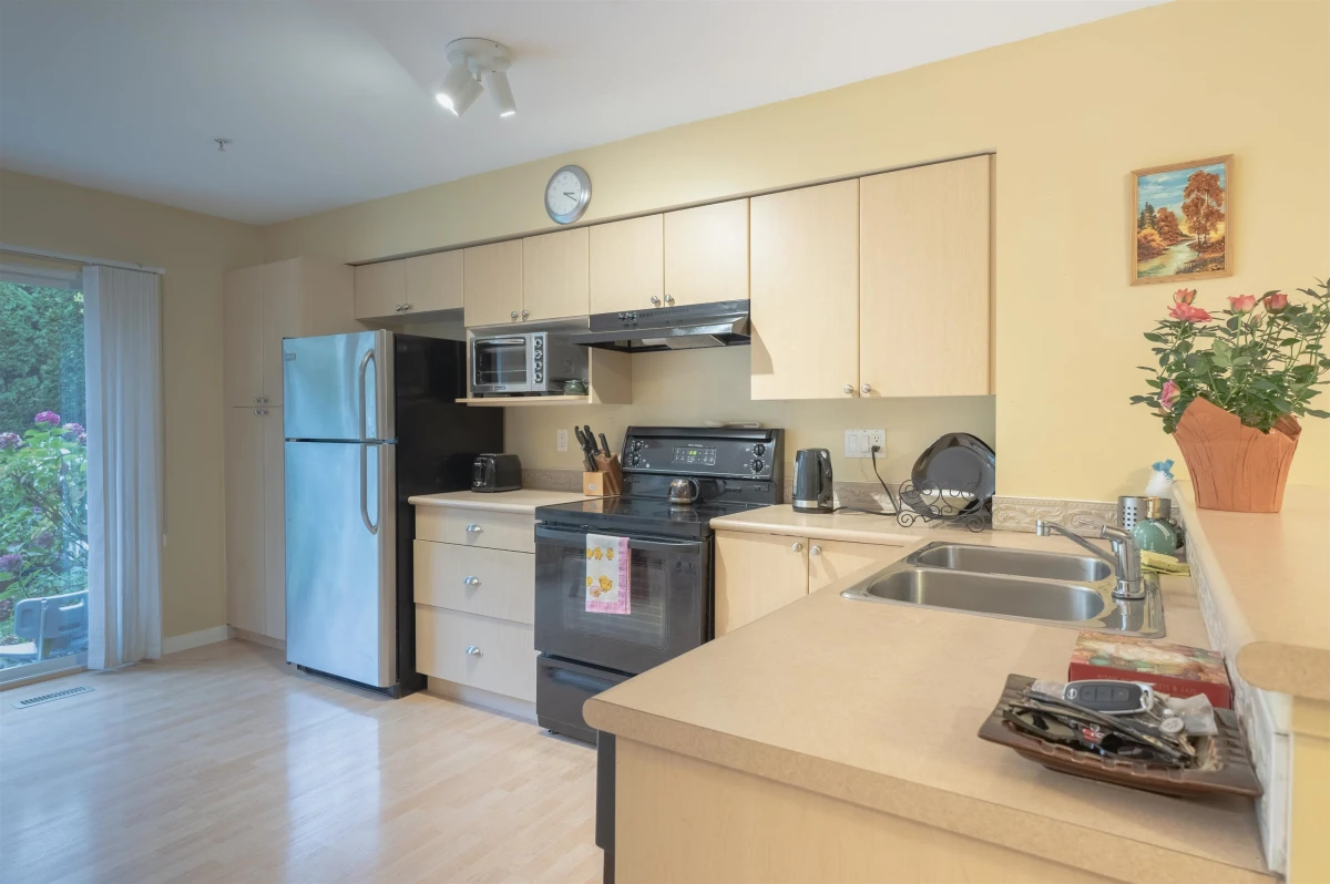 Dining Area Photo of 84 12711 64 Avenue, Surrey, BC
