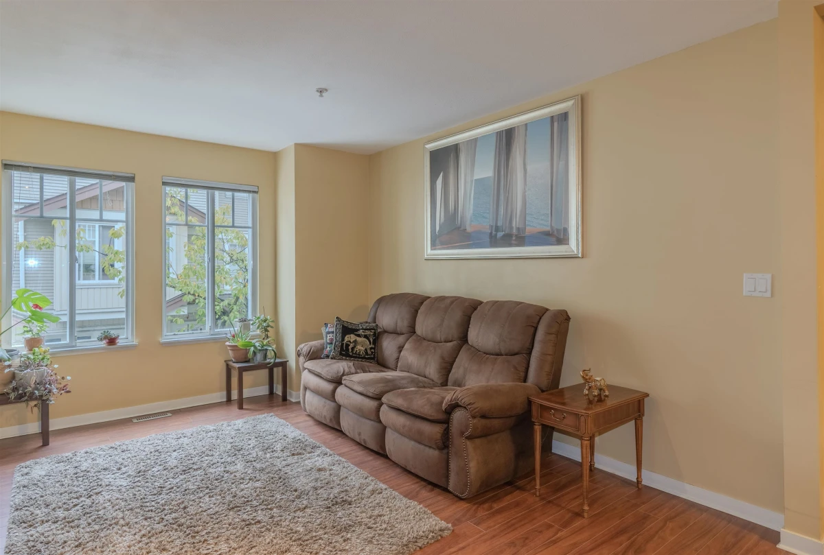 Living Room Photo of 84 12711 64 Avenue, Surrey, BC