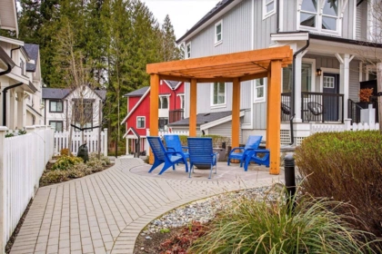 Front Yard Photo of 115 24951 112 Avenue, Maple Ridge, BC