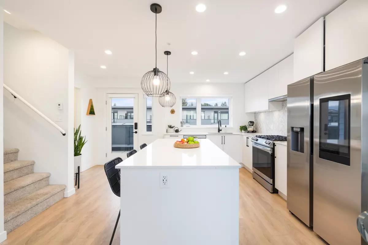 Dining Area Photo of 444 545 E 2nd Street, North Vancouver, BC