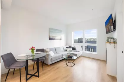 Breakfast Nook Photo of 444 545 E 2nd Street, North Vancouver, BC