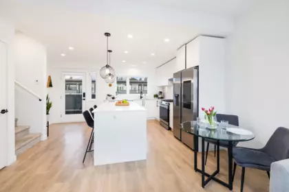 Kitchen Island Photo of 444 545 E 2nd Street, North Vancouver, BC