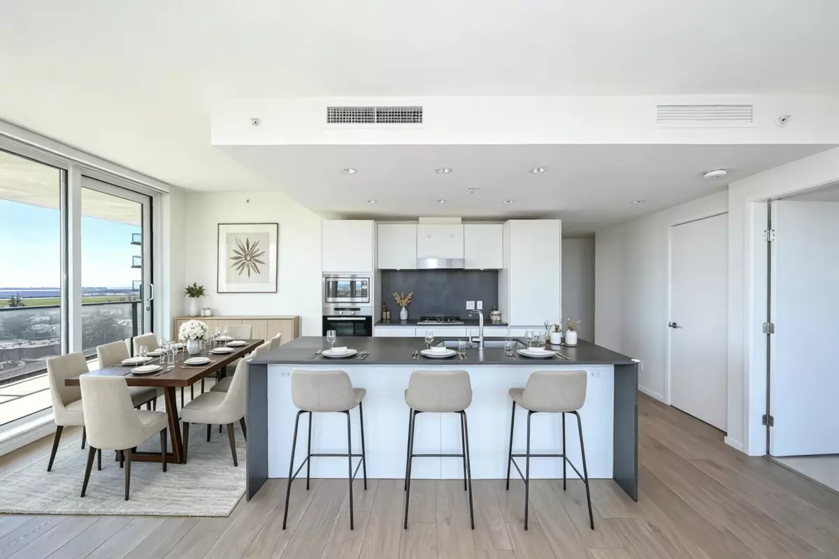 Family Room Photo of 808 8555 Granville Street, Vancouver, BC
