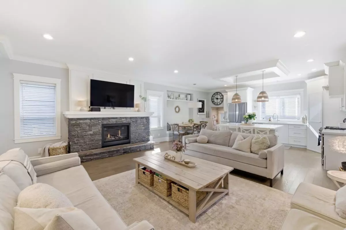Dining Area Photo of 17330 2nd Avenue, Surrey, BC