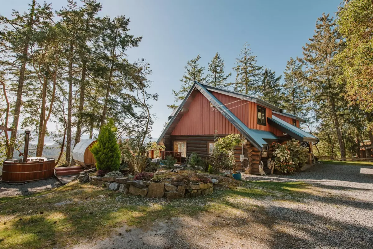 Living Room Photo of 14140 Mixal Heights Road, Pender Harbour, BC