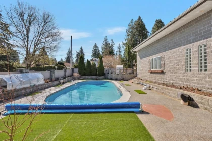 Front Yard Photo of 19717 48a Avenue, Langley, BC