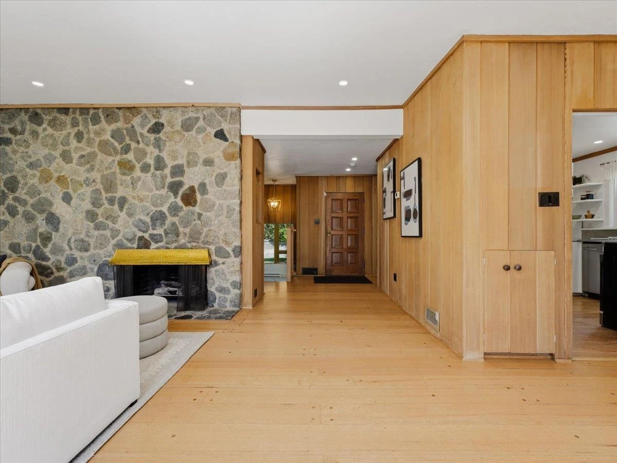 Family Room Photo of 1650 Mathers Avenue, West Vancouver, BC