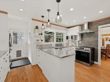 Pantry Photo of 1650 Mathers Avenue, West Vancouver, BC