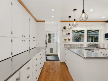 Primary Bedroom Photo of 1650 Mathers Avenue, West Vancouver, BC