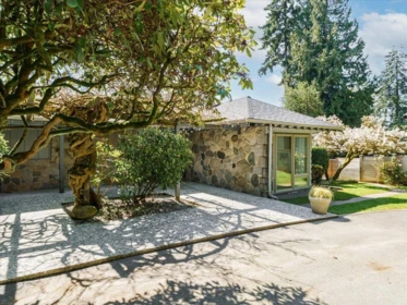 Swimming Pool Photo of 1650 Mathers Avenue, West Vancouver, BC