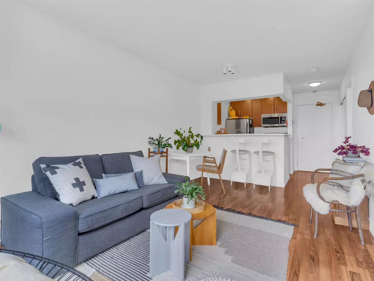 Family Room Photo of 302 2330 Maple Street, Vancouver, BC