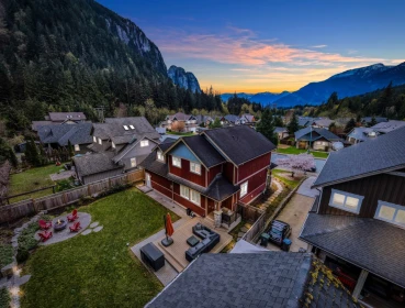 Front Yard Photo of 38618 Cherry Drive, Squamish, BC
