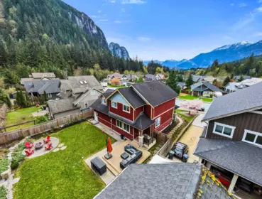 38618 Cherry Drive, Squamish, BC, Squamish — Single Family Residence for sale