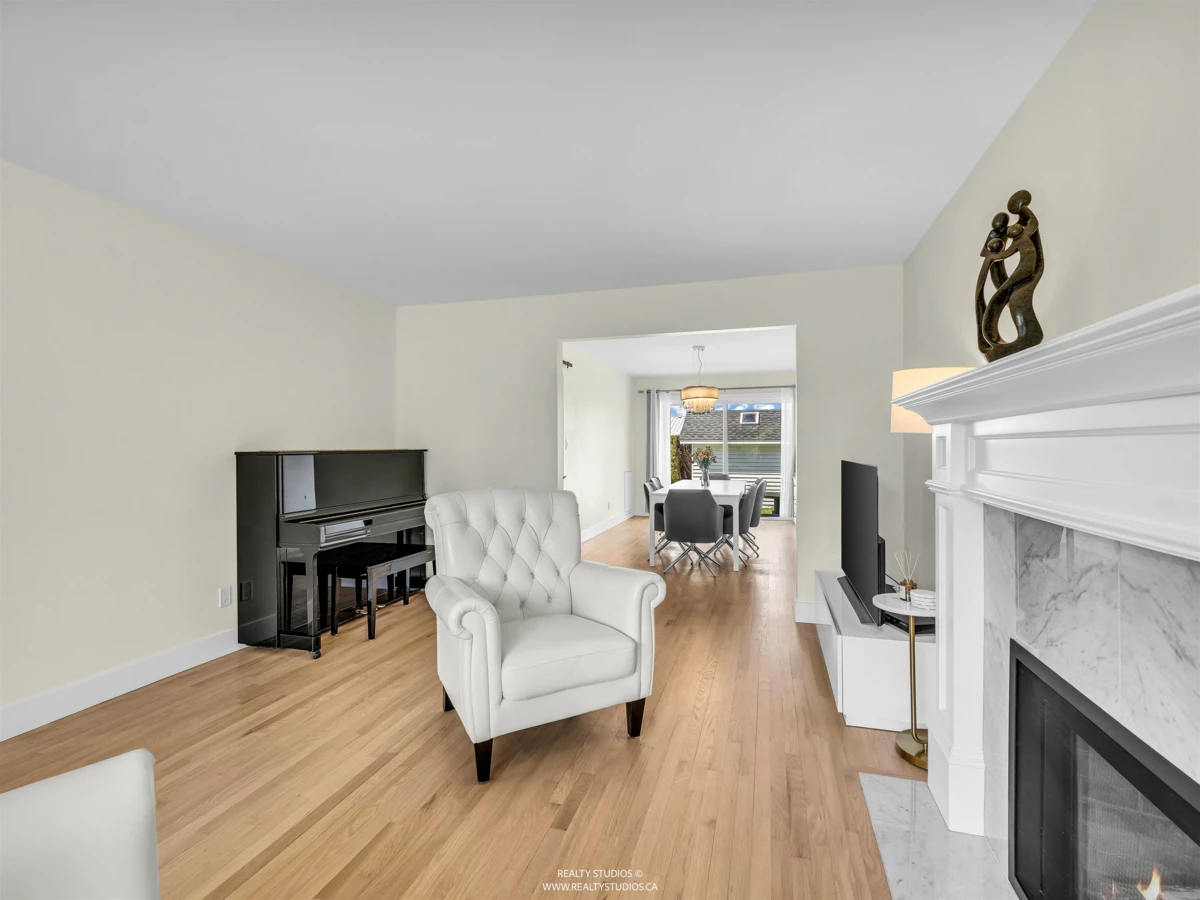 Dining Area Photo of 1405 20th Street, West Vancouver, BC