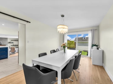 Kitchen Island Photo of 1405 20th Street, West Vancouver, BC