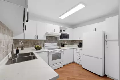Walk-In Closet Photo of 104 27358 32 Avenue, Langley, BC