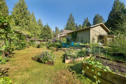 Garden / Landscaping Photo of 1532 Adams Road, Bowen Island, BC