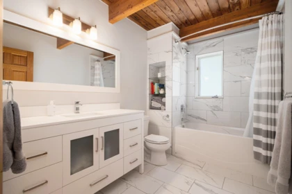 Guest Bathroom Photo of 1532 Adams Road, Bowen Island, BC